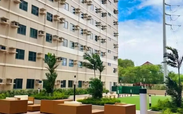 Acellyne's Suites at Green 2 Residences