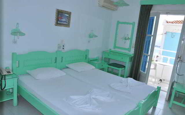 Remezzo Hotel & Studios