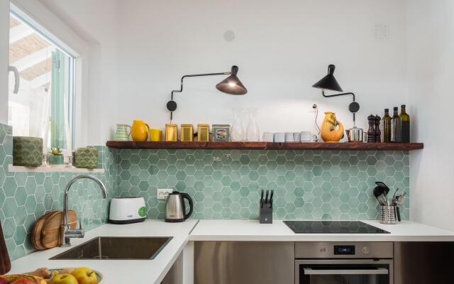 Sina in Splitska with 4 bedrooms and 3 bathrooms