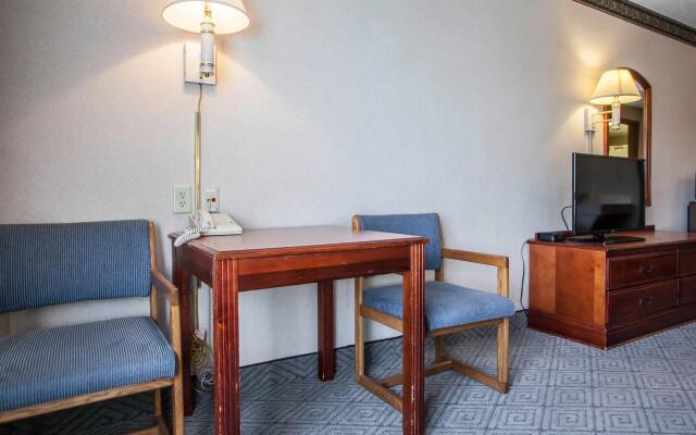 Rodeway Inn & Suites Milwaukee Airport