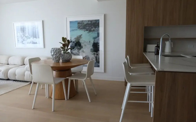 Luxury Palm Beach 1 BDR in The Village