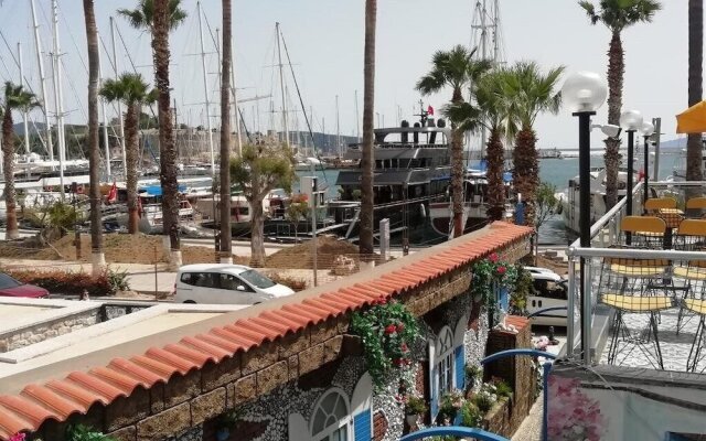 Double Inn Marina Hotel