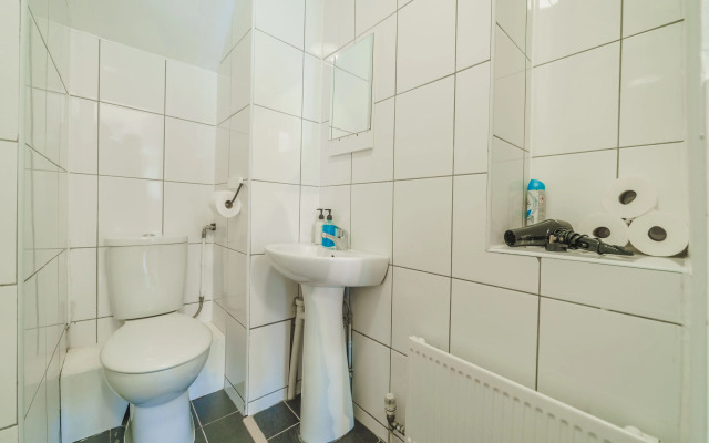 Cosy High Floor Studio Greek Street Soho