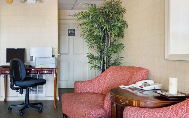 Quality Inn Calhoun North I-75