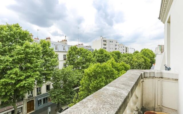 Spacious & Bright Apartment for 2 in Faidherbe/nation