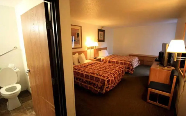 Norwood Inn and Suites - Roseville