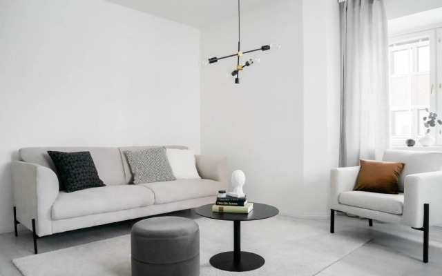Luminous 2br with free parking & sauna