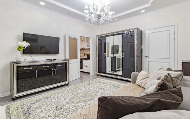 V Tsentre Ryadom S Botanicheskim Apartments