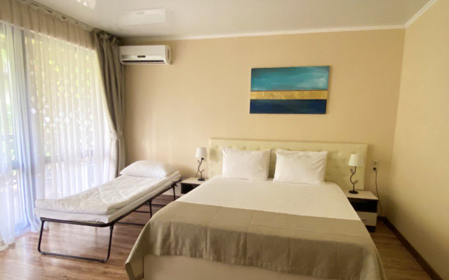 Green Wood Mini-Hotel