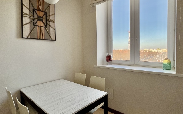 4-room Vip on 30 Independence Avenue Center Apartments