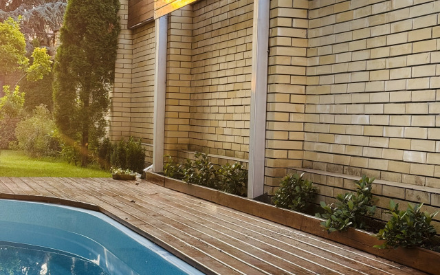 S Basseynom Private House