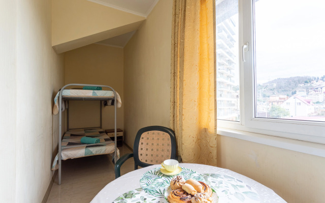 U morya s balkonom Apartments