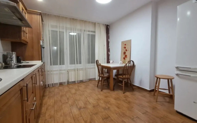 Na Chernitsynskom Proyezde, 8s1 Flat