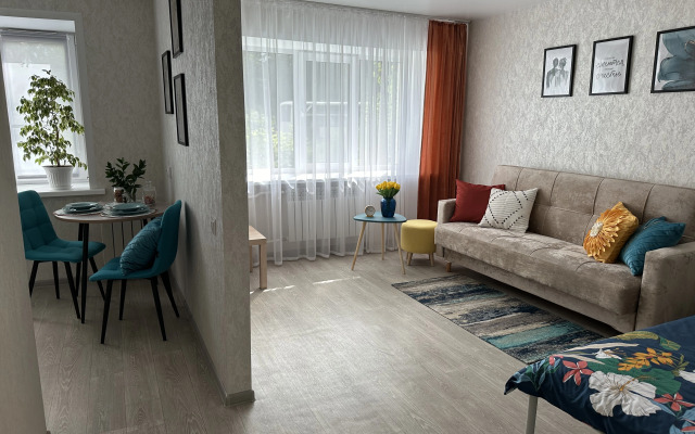 Na Glavnom Bulvare Goroda Flat