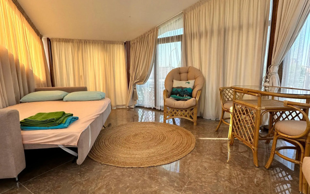 S vidom na gory v ozdorovitelnom centre Reka ZHizni Apartments