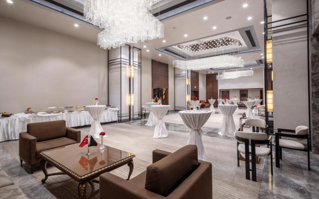 Royal Stay Palace Hotel