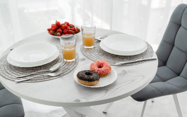 Апартаменты-студия Цветы 30 кв.м. с двуспальным диваном и панорамными окнами, с 3 по 6 этаж