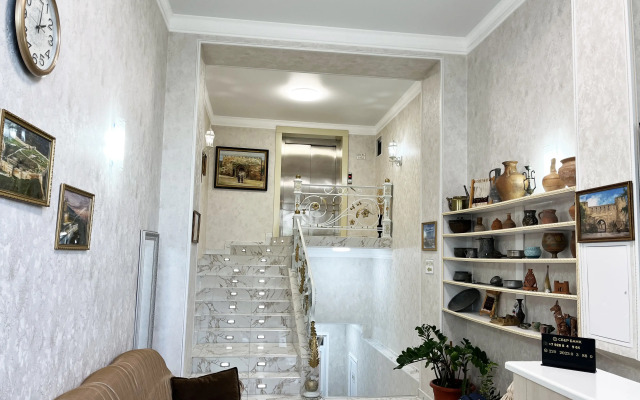 Отель Академия