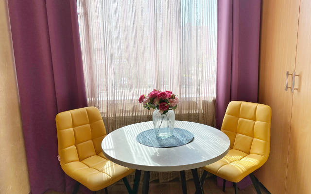 Квартира Яркая Студия в Новом Жк