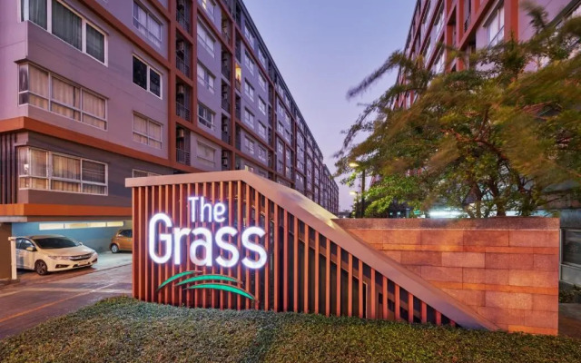 Отель The Grass Serviced Suites