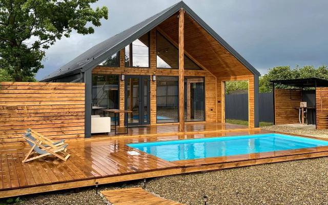 Частный дом Barn-House у леса с бассейном и банным чаном