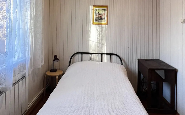 Chetyrekhkomnatnaya Dacha 120 M² Private House