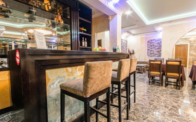 Grejs Oganes Hotel