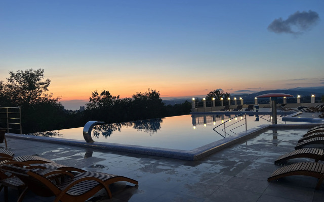 Zhk Merkato S Basseynom Apartments