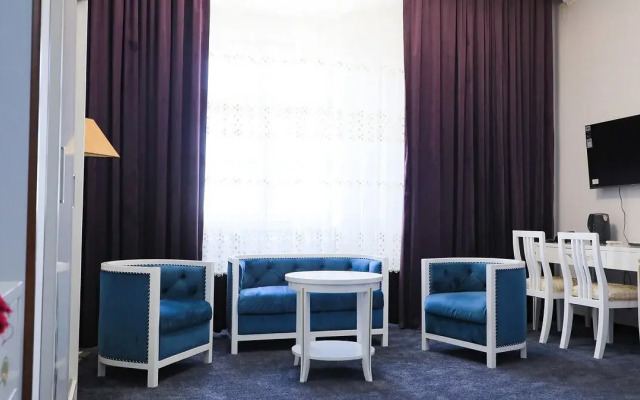 Отель Maqom Plaza