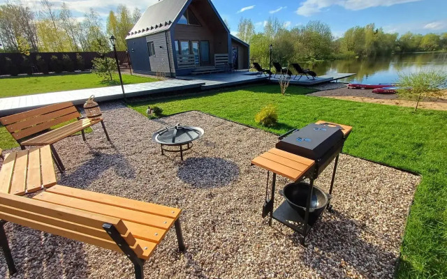 Dom na ozere Private house