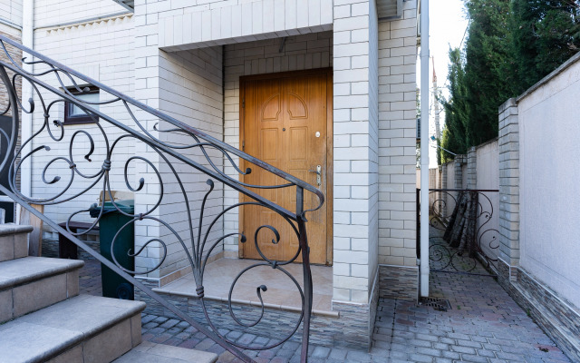 Na Kabardinskoy Apartments