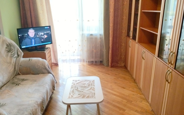 Ekologichnaya CHetyrekhkomnatnaya V Tsentre Flat