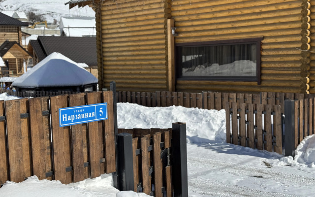 Частный дом с видом на Кавказский хребет