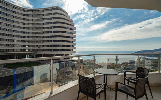 Апартаменты на Ялтинской 12А, ЖК Шато Лувр