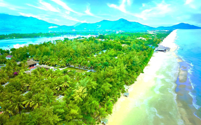 Lang Co Beach Resort