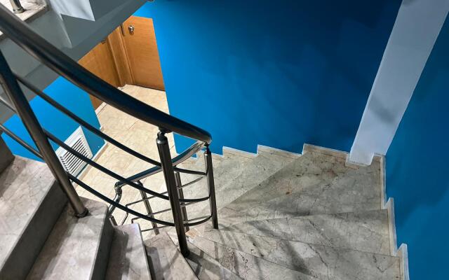 Отель Moon Blue