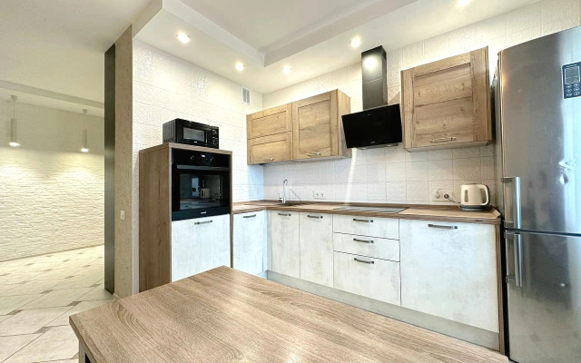 Dvukhkomnatnaya s balkonom na Pritomskom Flat