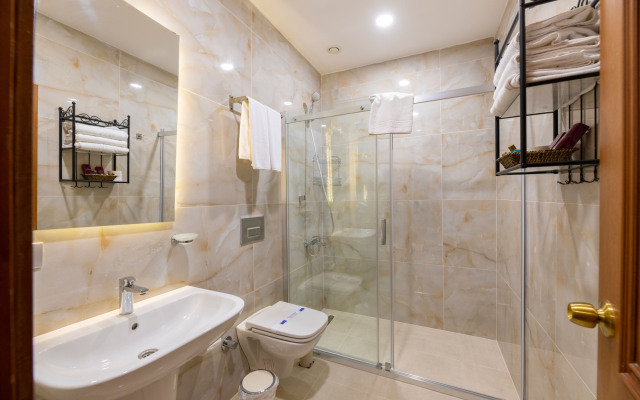 Royan Suites Boutique Hotel