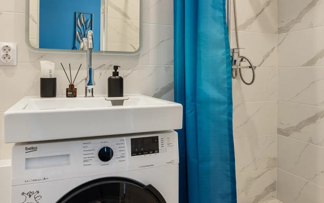 FullHouseApart dizaynerskaya chetyrekhmestnaya studiya na vokzal'noy ploshchadi Apartments
