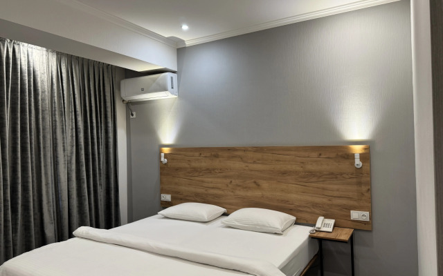 Afsona Hotel