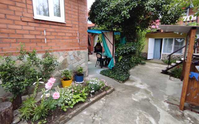 Na Shkolnoy 40 Guest House