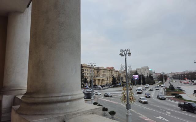 Апартаменты Люкс с Видом на Площадь Победы