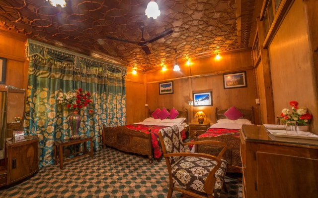 Отель Swan Group Of Houseboats