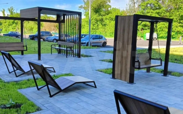 Sovremennaya studiya s vidom na les Flat
