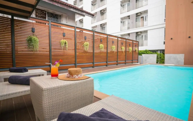 Отель Koon Hotel Sukhumvit