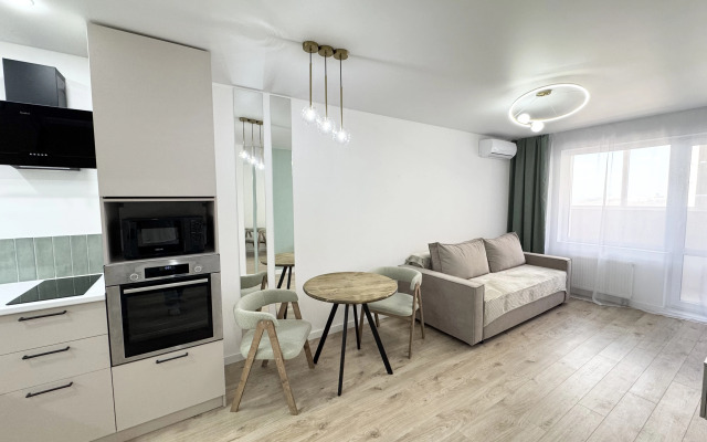 Na Sofyi Perovskoy 22 Flat