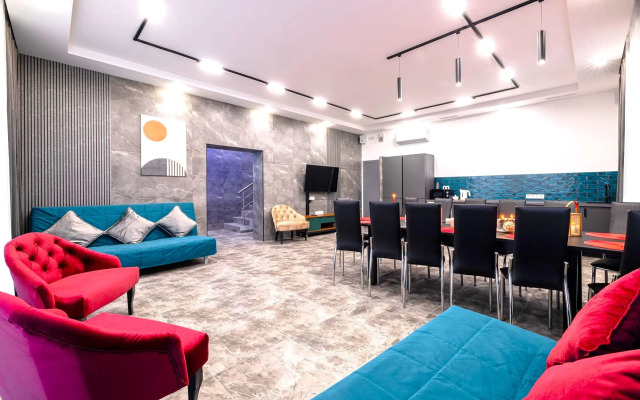 Kottedzha s baney i basseynom Private house