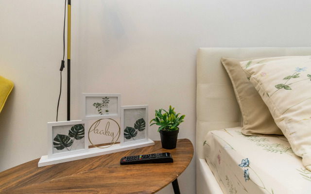 Квартира с желтым диваном