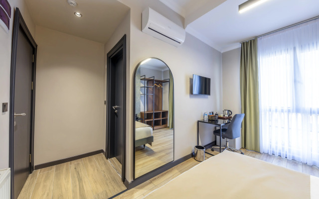 Lenora Airport Hotel