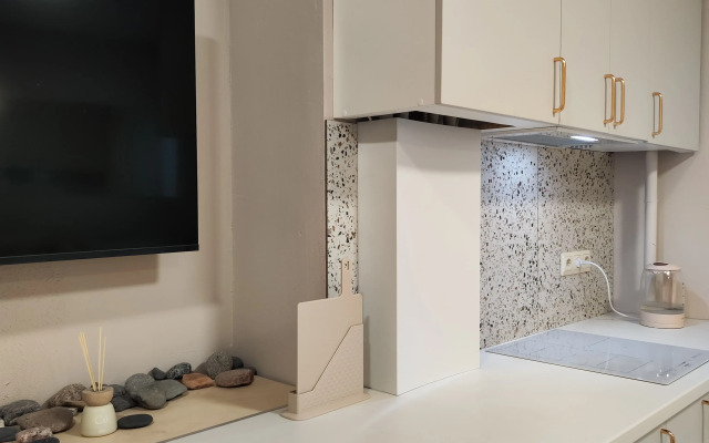 Dizaynerskaya dvushka u morya Flat